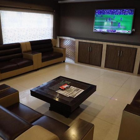 Manama Hotel Ijp Равалпинди Екстериор снимка