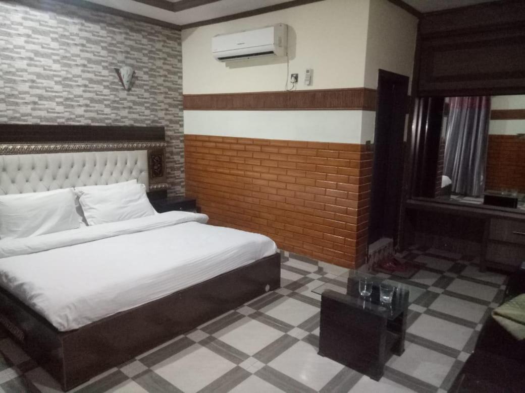 Manama Hotel Ijp Равалпинди Екстериор снимка